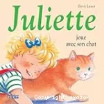 Juliette joue avec son chat